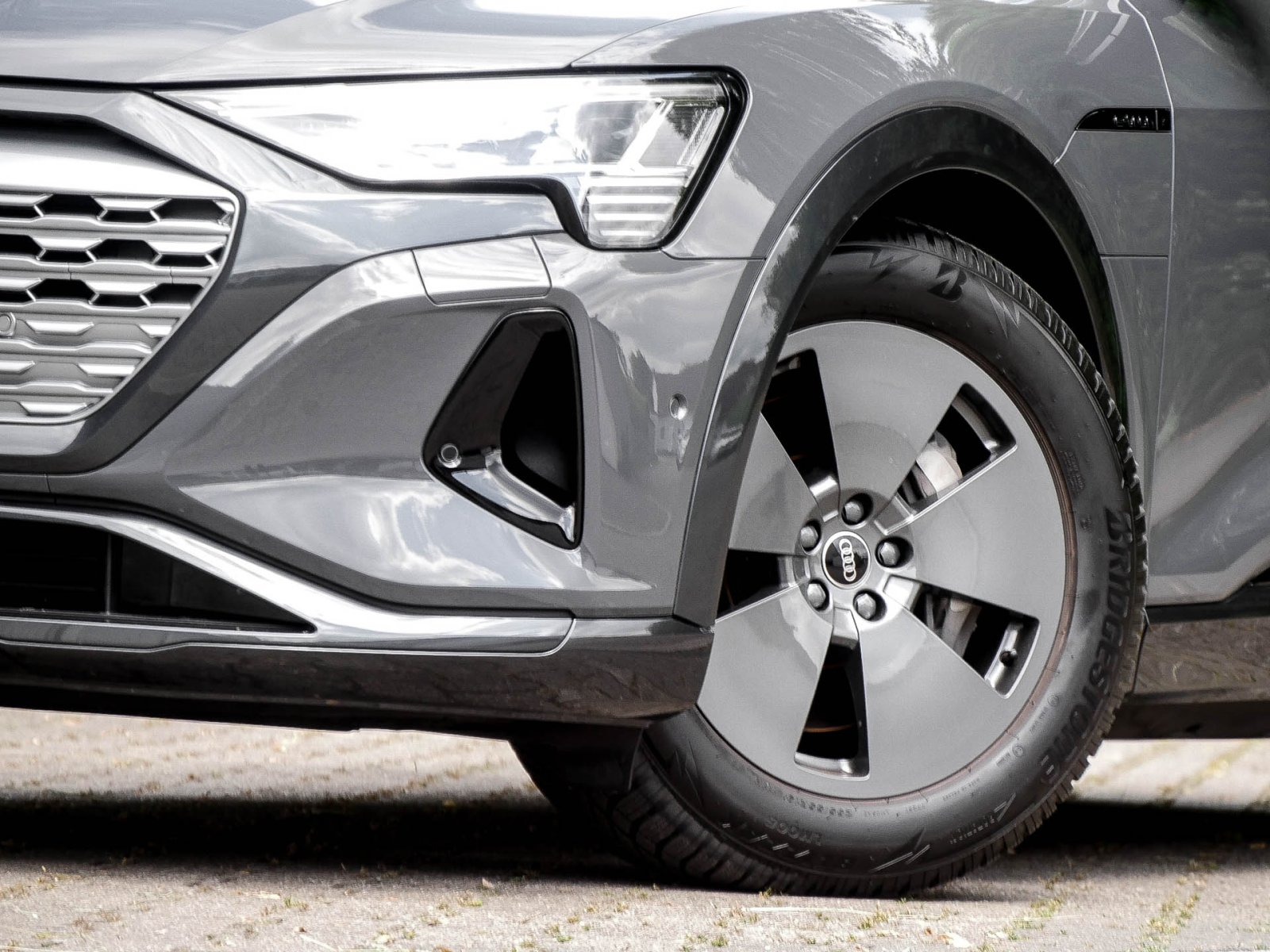 Audi Q8 e-tron 50 quattro advanced AHK CAM ACC LM20