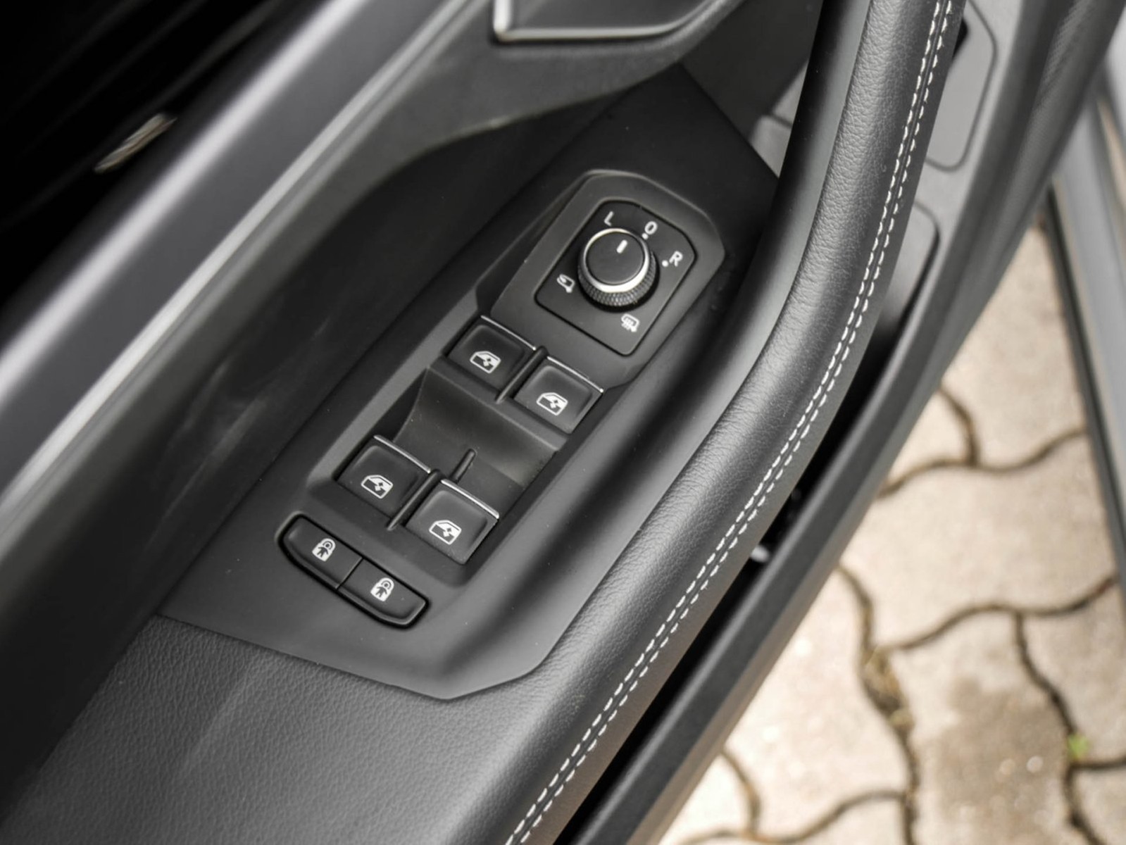 Volkswagen Touareg V6 R-LINE eSITZE eKLAPPE ALU22 HD-MATRIX