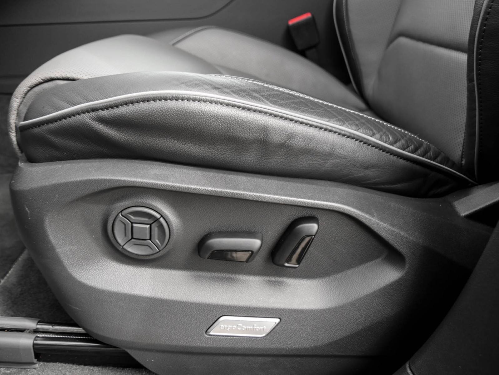 Volkswagen Touareg V6 R-LINE eSITZE eKLAPPE ALU22 HD-MATRIX