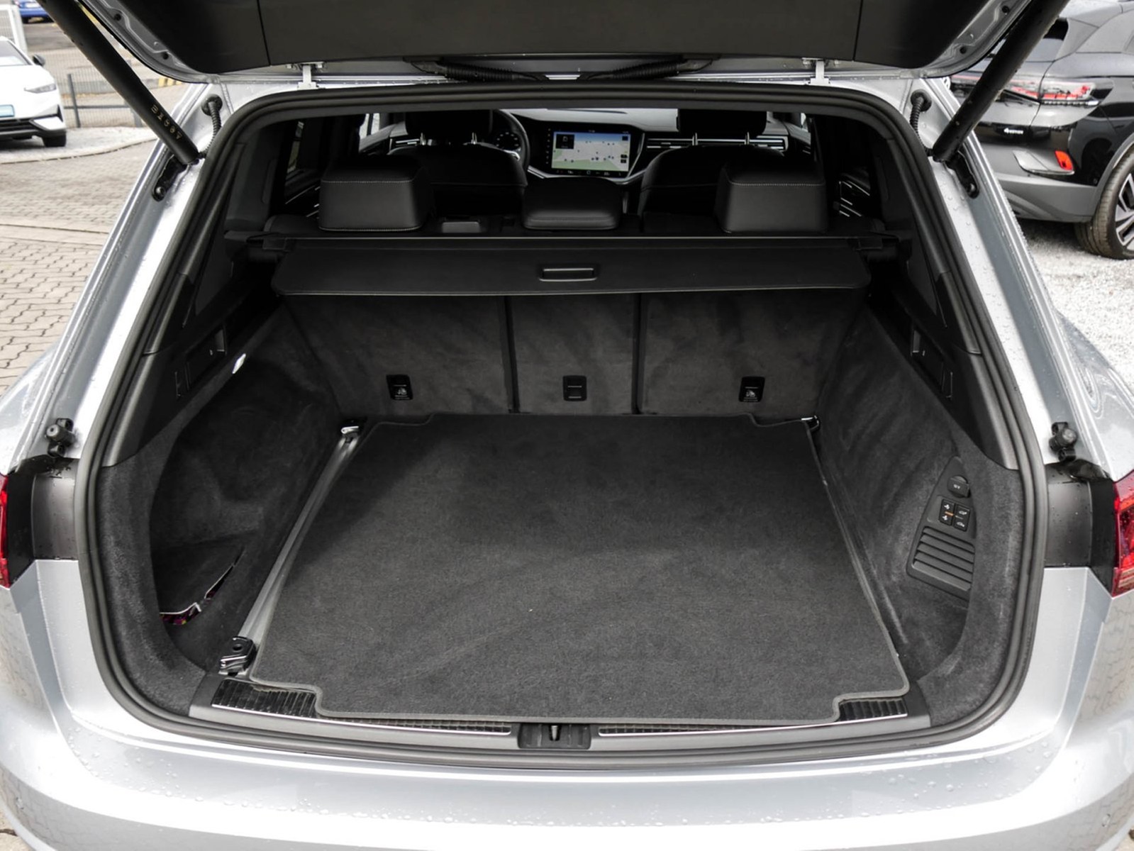 Volkswagen Touareg V6 R-LINE eSITZE eKLAPPE ALU22 HD-MATRIX