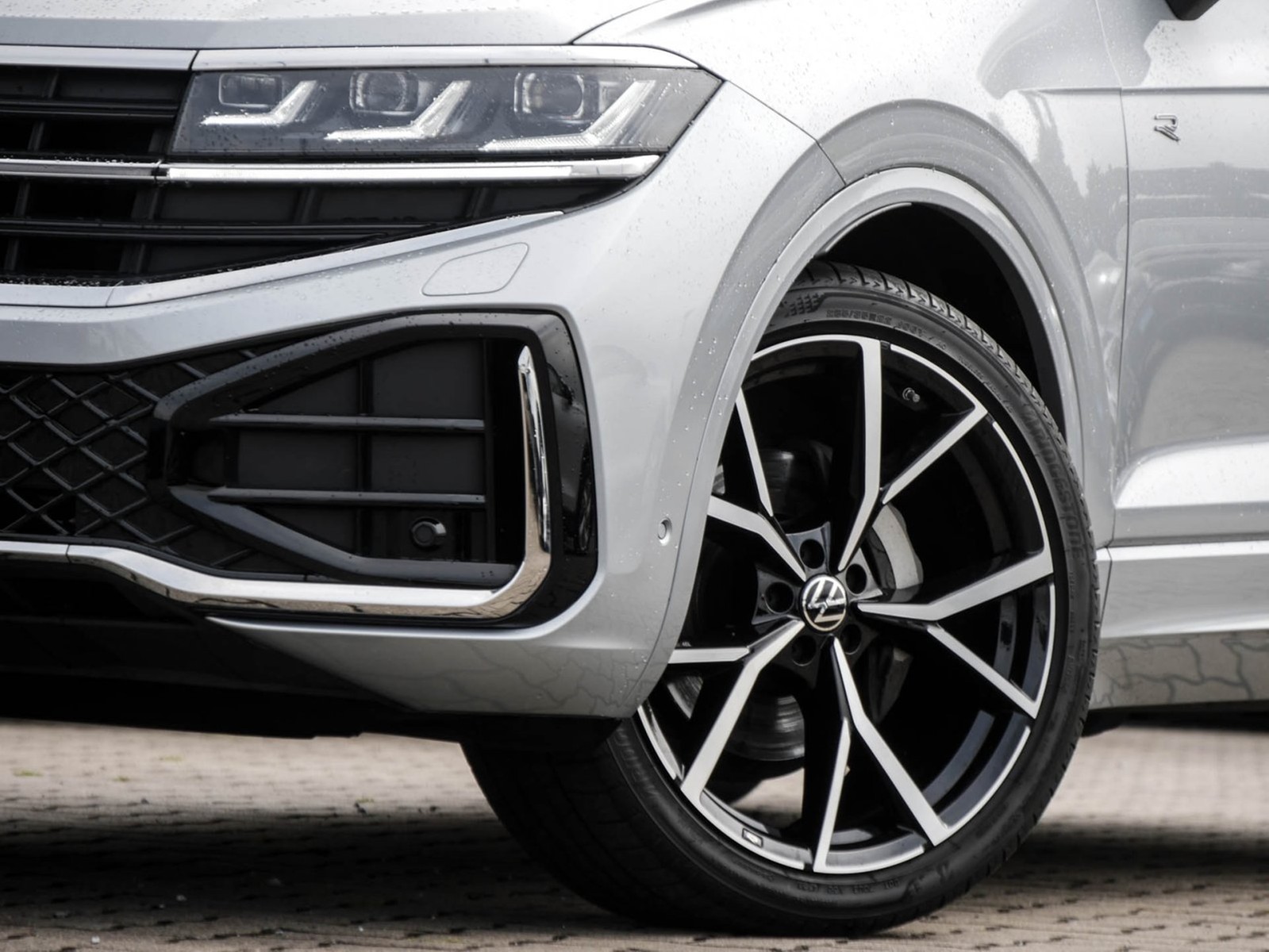 Volkswagen Touareg V6 R-LINE eSITZE eKLAPPE ALU22 HD-MATRIX