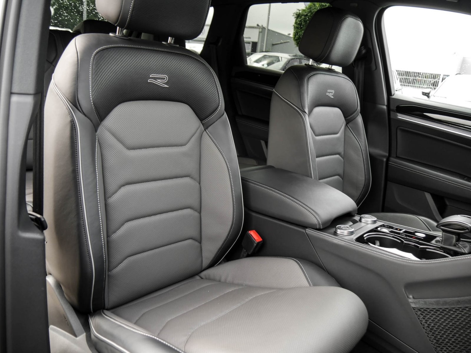 Volkswagen Touareg V6 R-LINE eSITZE eKLAPPE ALU22 HD-MATRIX