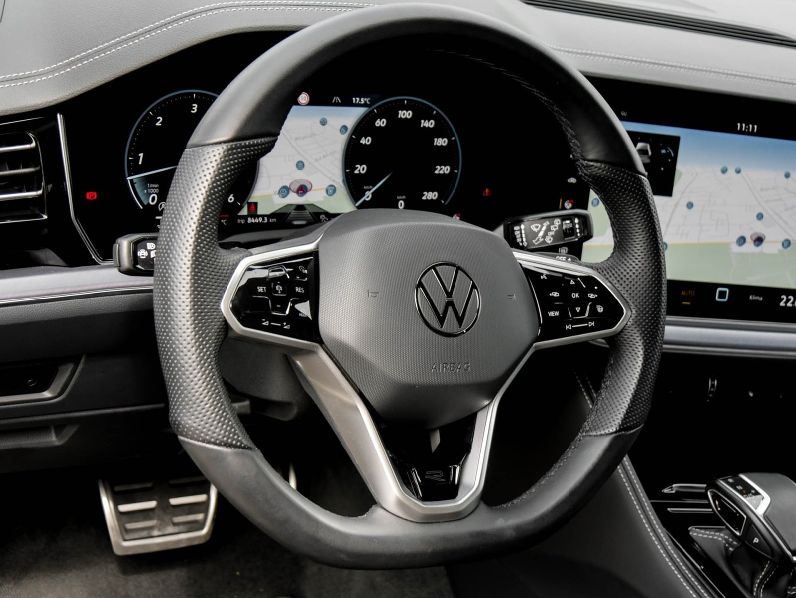 Volkswagen Touareg V6 R-LINE eSITZE eKLAPPE ALU22 HD-MATRIX