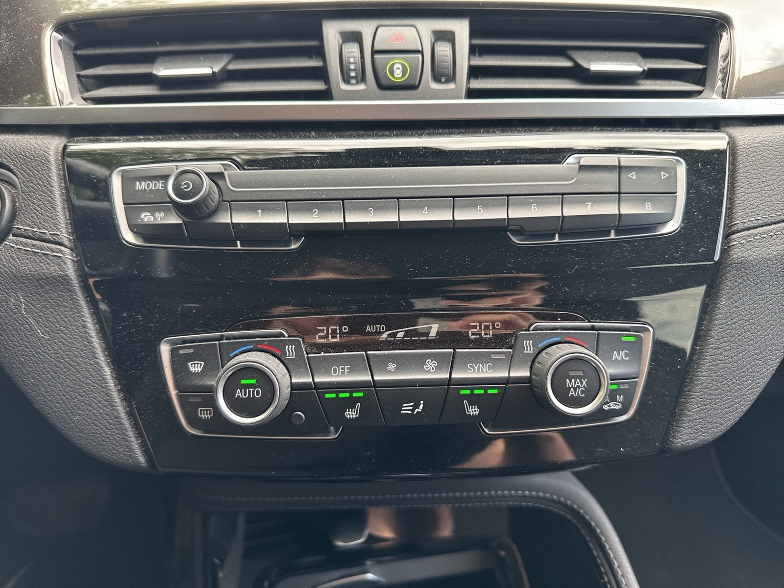 BMW X1 18 d xLine AHK KAMERA ALU19 eKLAPPE LED 4X4