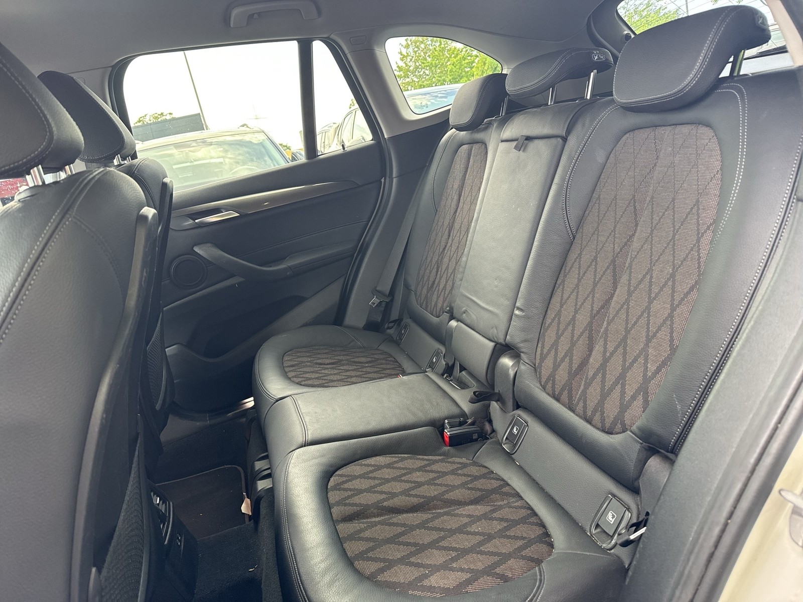 BMW X1 18 d xLine AHK KAMERA ALU19 eKLAPPE LED 4X4