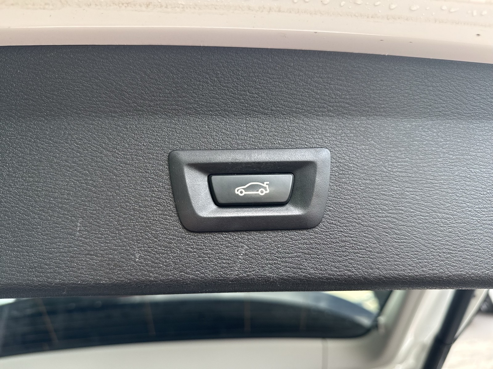 BMW X1 18 d xLine AHK KAMERA ALU19 eKLAPPE LED 4X4