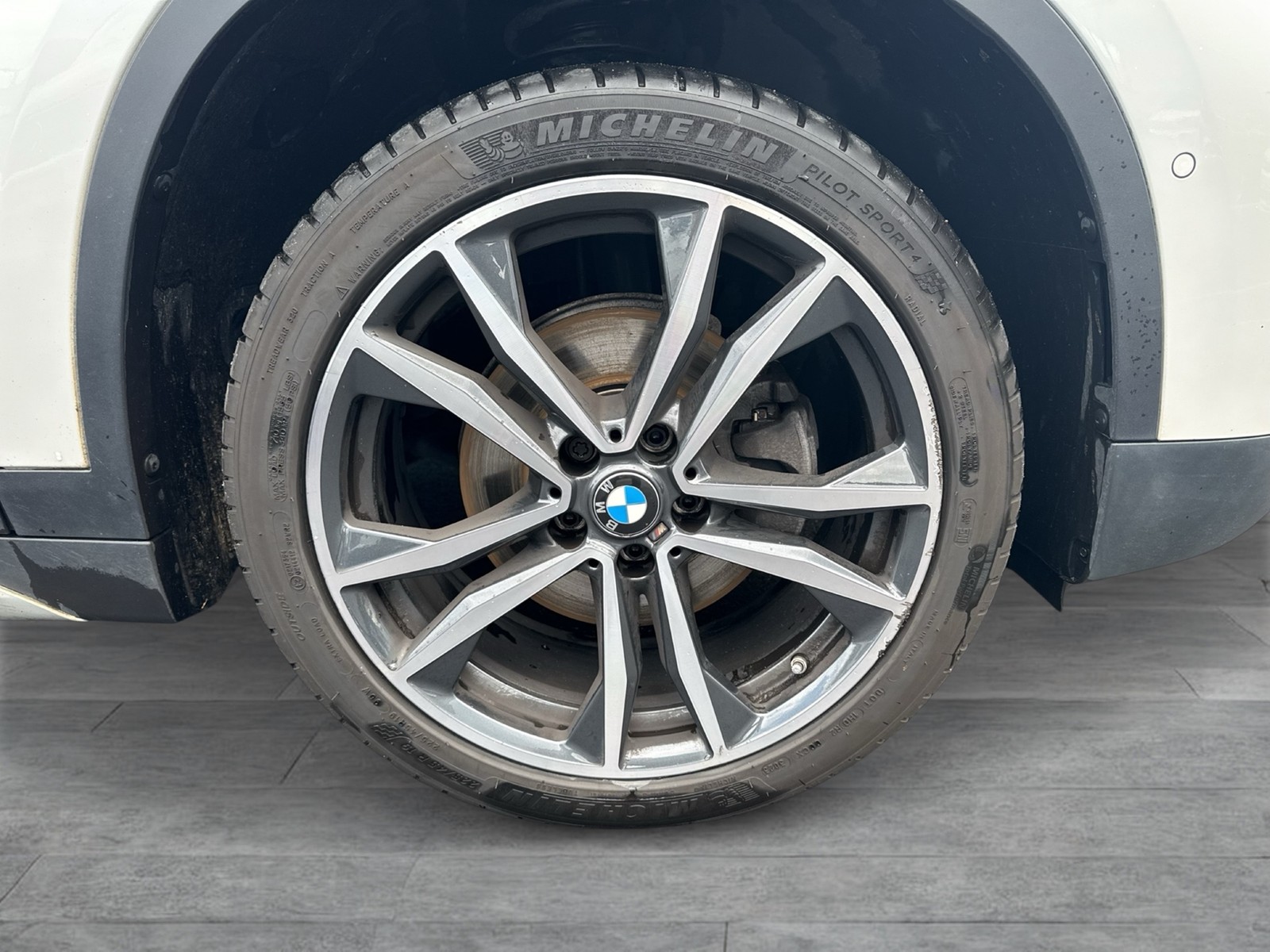 BMW X1 18 d xLine AHK KAMERA ALU19 eKLAPPE LED 4X4