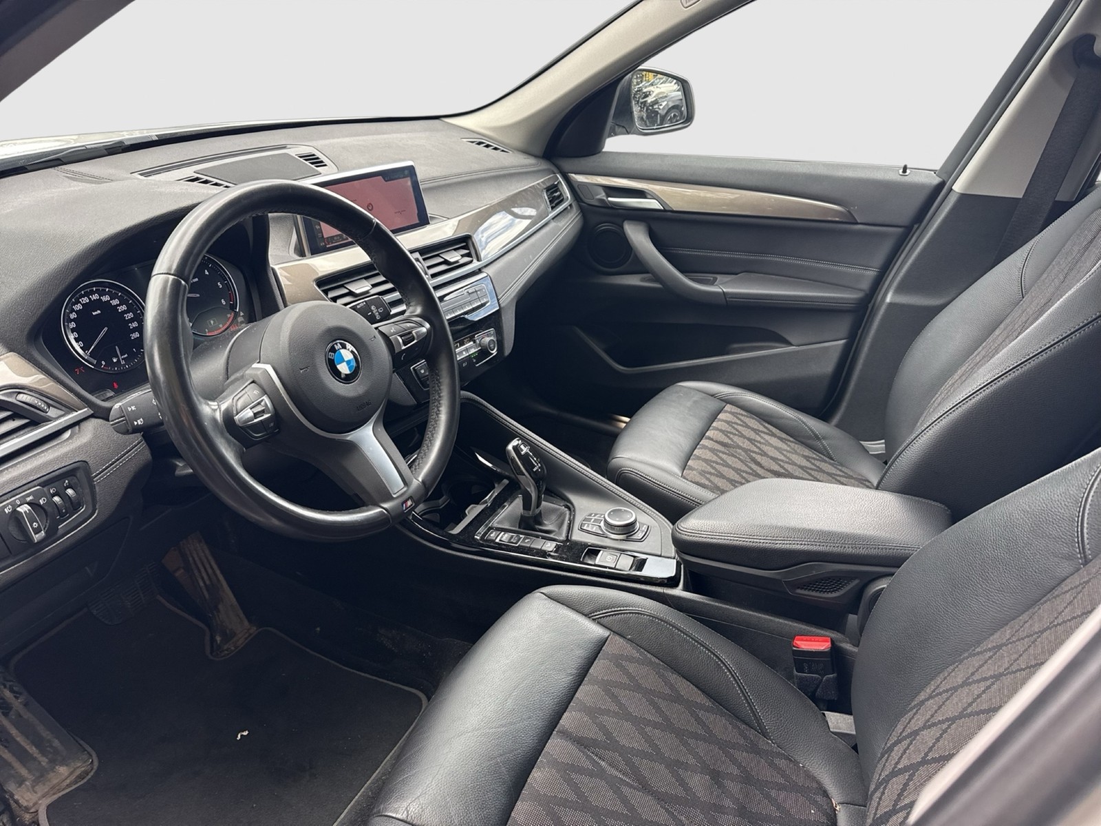 BMW X1 18 d xLine AHK KAMERA ALU19 eKLAPPE LED 4X4