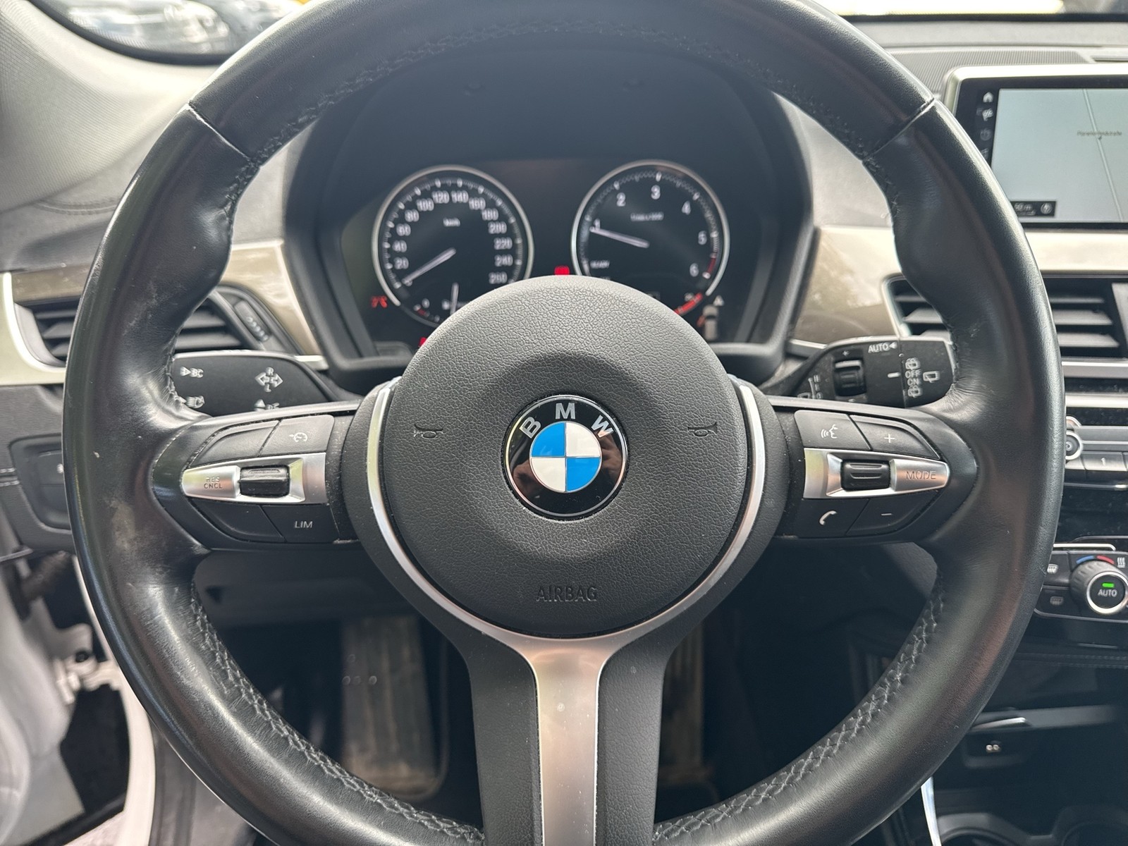 BMW X1 18 d xLine AHK KAMERA ALU19 eKLAPPE LED 4X4