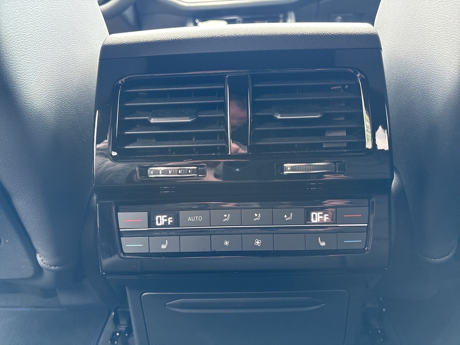 Volkswagen Touareg HYBRID R DYNAUDIO AHK CAM ACC LM21 NAVI
