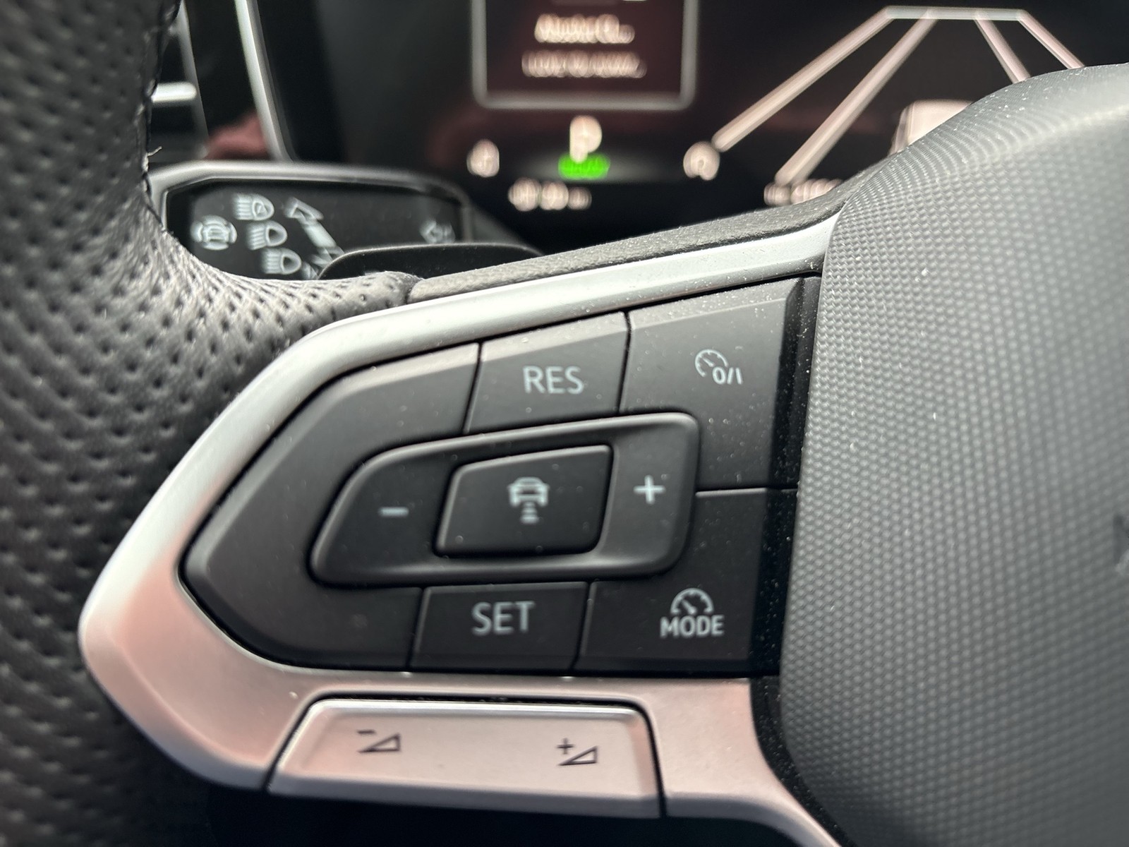 Volkswagen Touareg HYBRID R DYNAUDIO AHK CAM ACC LM21 NAVI