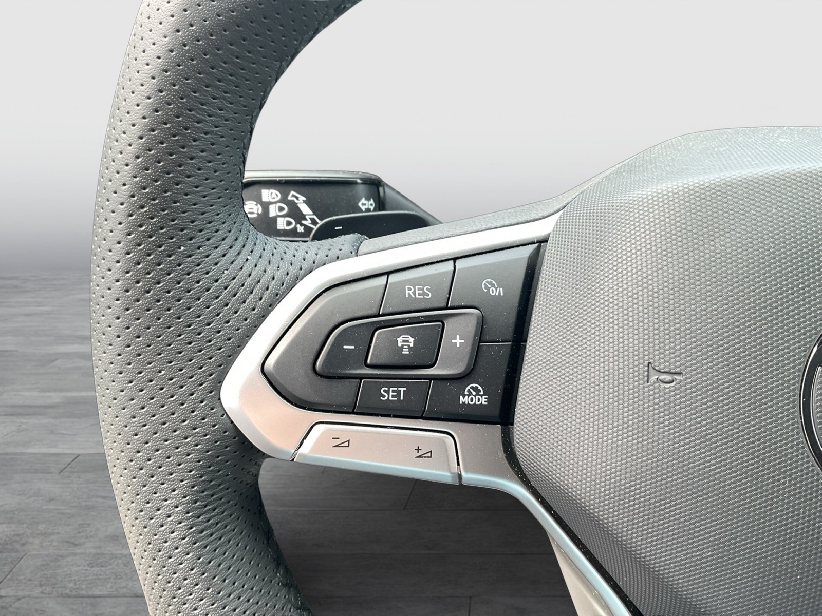 Volkswagen Touareg HYBRID R DYNAUDIO AHK CAM ACC LM21 NAVI