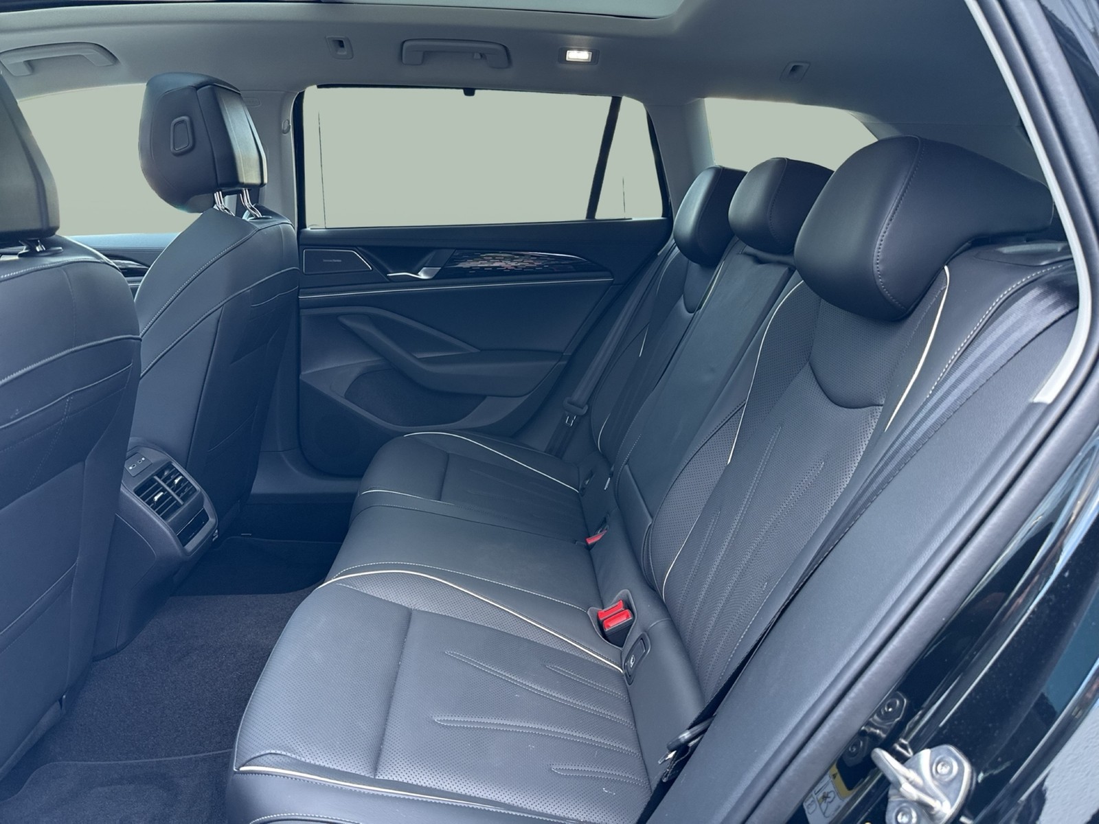 Volkswagen Passat Variant 2.0 ELEGANCE 4X4 LEDER PANO AHK