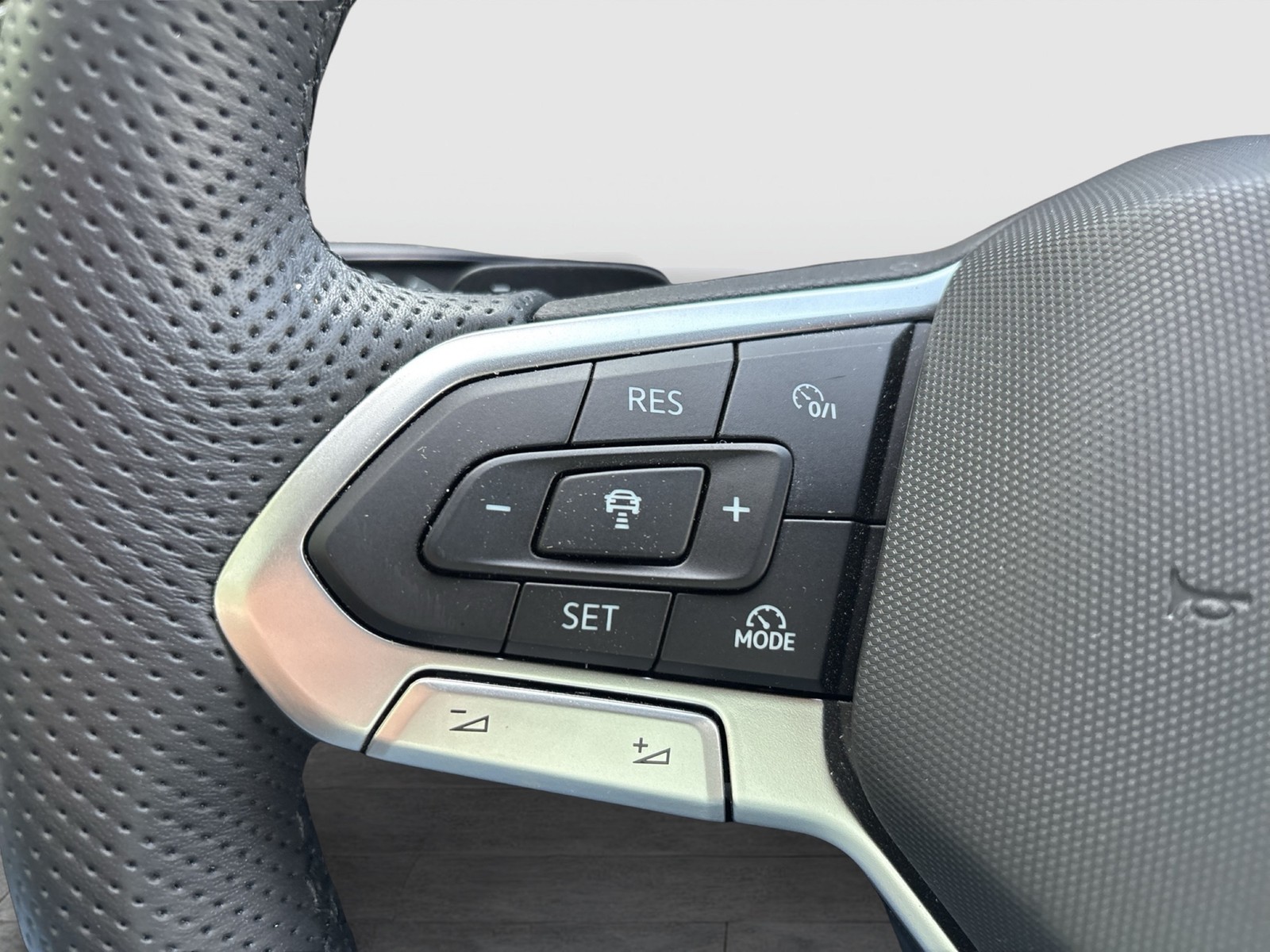 Volkswagen Touareg HYBRID R DYNAUDIO AHK 360°CAM ACC LM21