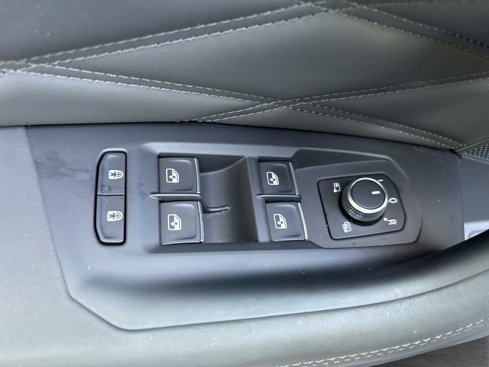 Volkswagen Touareg HYBRID R DYNAUDIO AHK 360°CAM ACC LM21