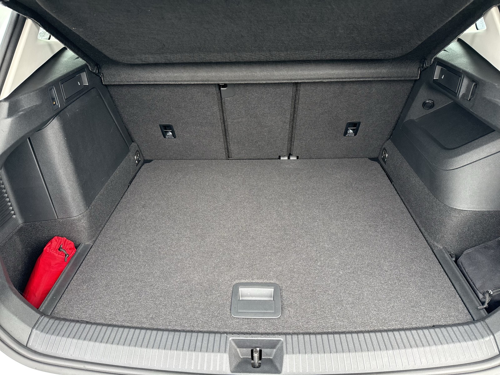 Volkswagen Tiguan 1.5 HYBRID LIFE NEUES MODELL AHK ACC LM18