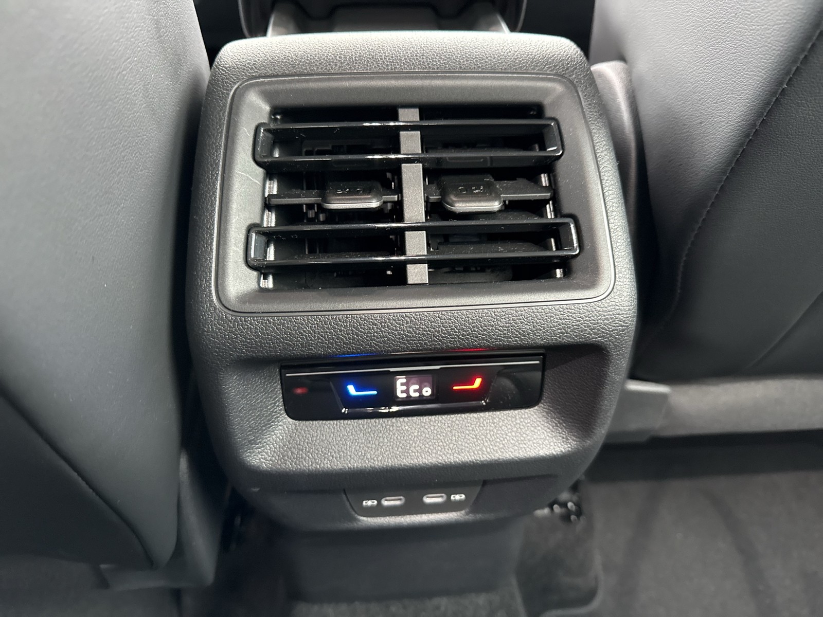 Volkswagen Tiguan 1.5 HYBRID LIFE NEUES MODELL AHK ACC LM18