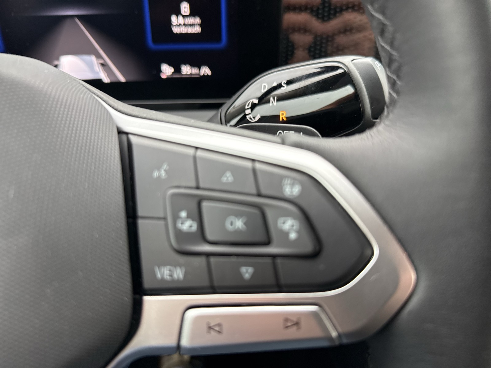 Volkswagen Tiguan 1.5 HYBRID LIFE NEUES MODELL AHK ACC LM18