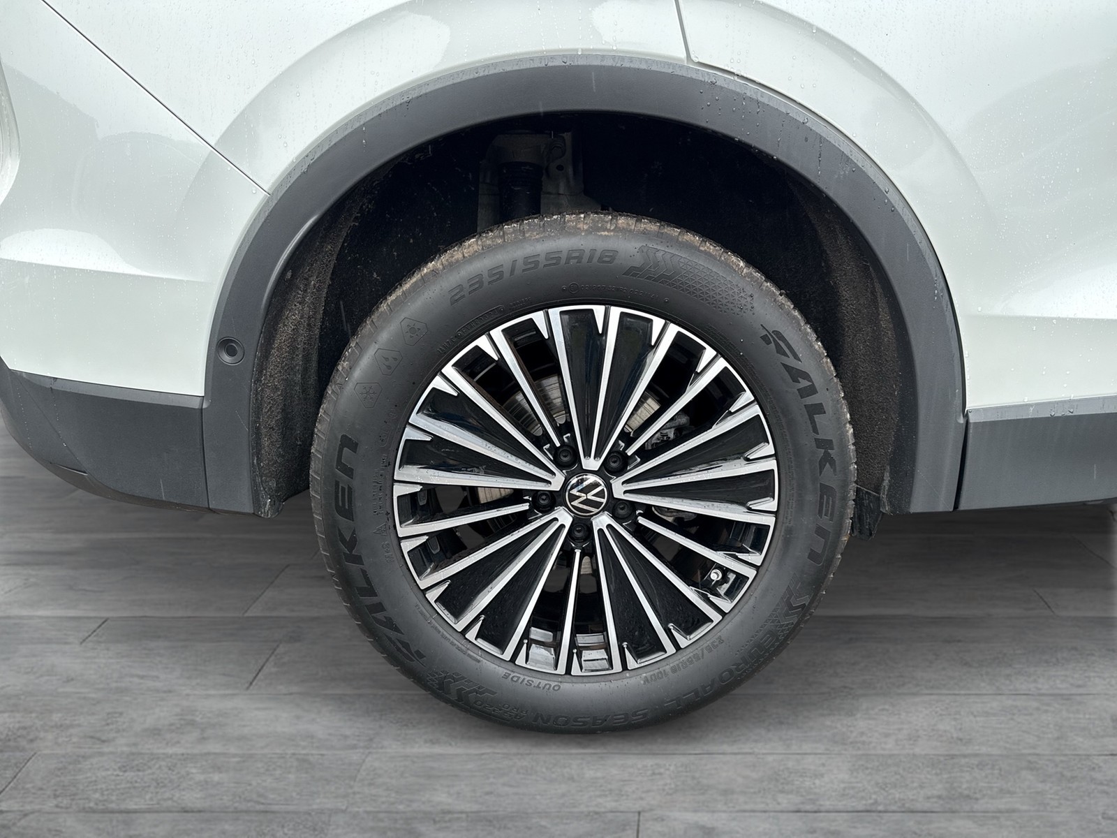 Volkswagen Tiguan 1.5 HYBRID LIFE NEUES MODELL AHK ACC LM18