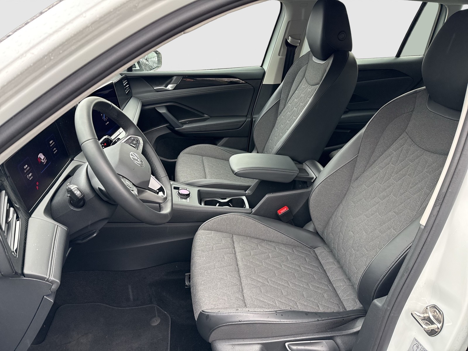 Volkswagen Tiguan 1.5 HYBRID LIFE NEUES MODELL AHK ACC LM18