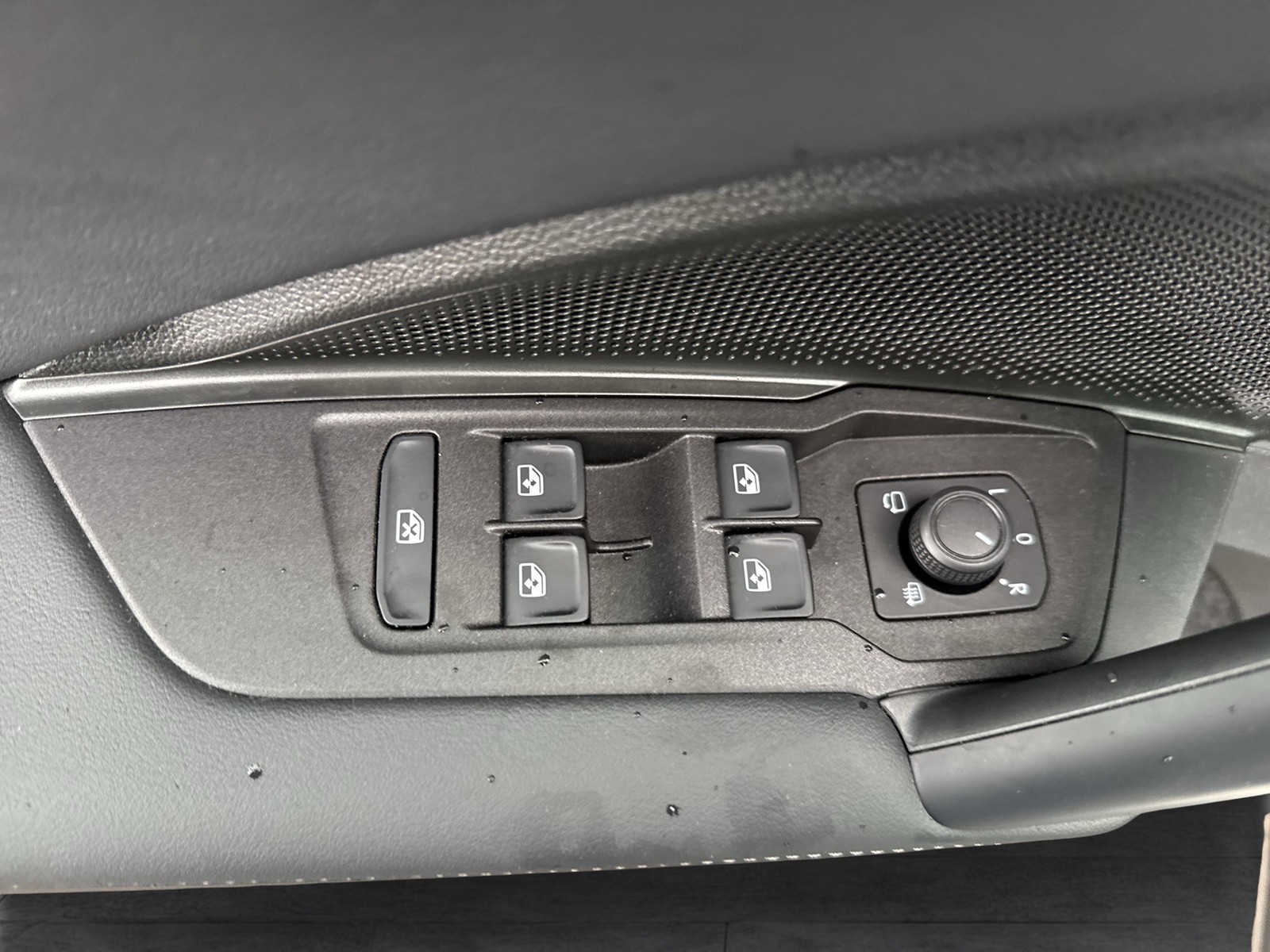 Volkswagen Tiguan 1.5 HYBRID LIFE NEUES MODELL AHK ACC LM18