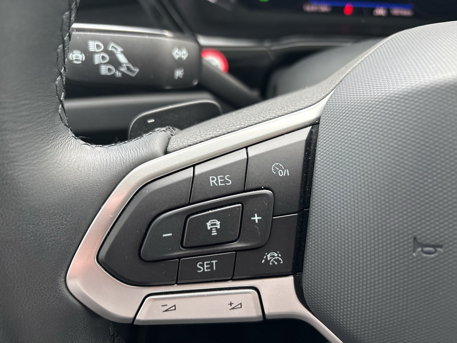 Volkswagen Touran 2.0 HIGHLINE AHK PANO NAVI CARPLAY