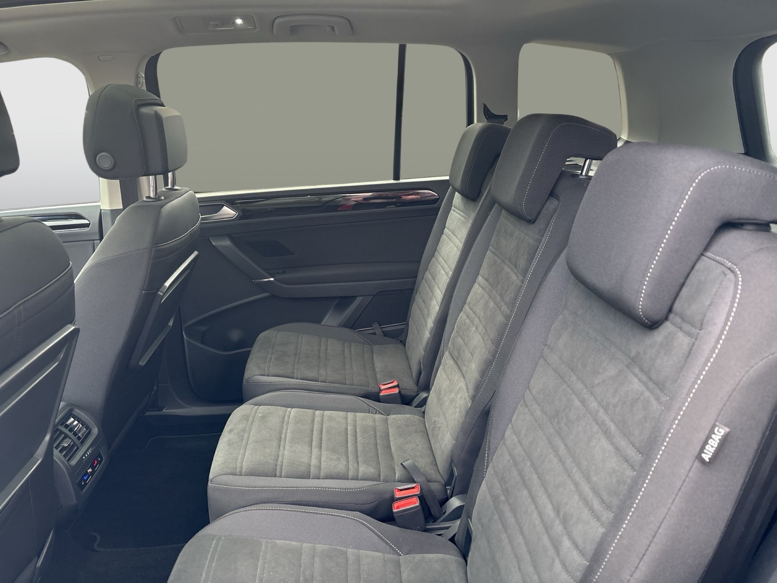 Volkswagen Touran 2.0 HIGHLINE AHK PANO NAVI CARPLAY