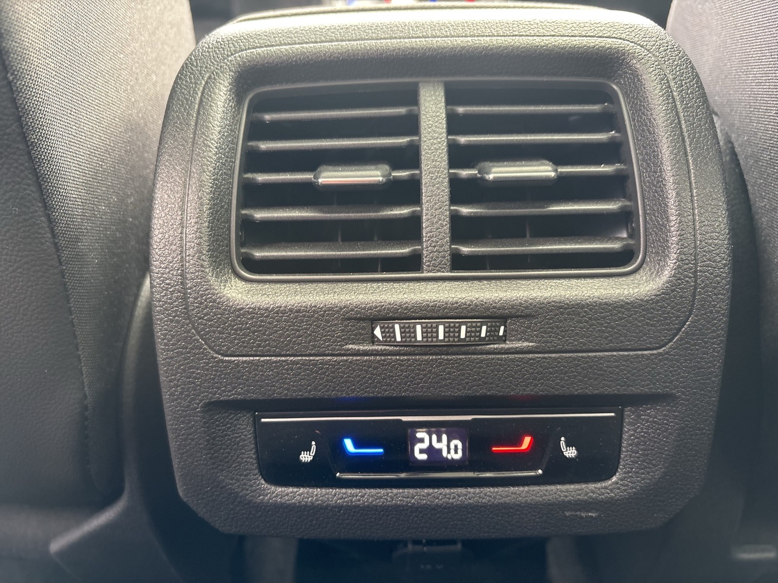 Volkswagen Touran 2.0 HIGHLINE AHK PANO NAVI CARPLAY