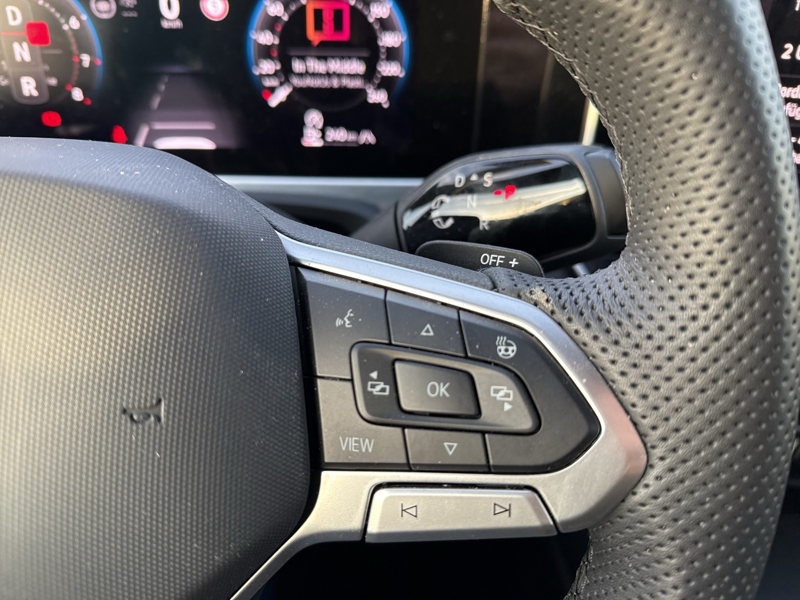 Volkswagen Passat Variant 2.0 R-LINE 4X4 NEUES MODELL PANO