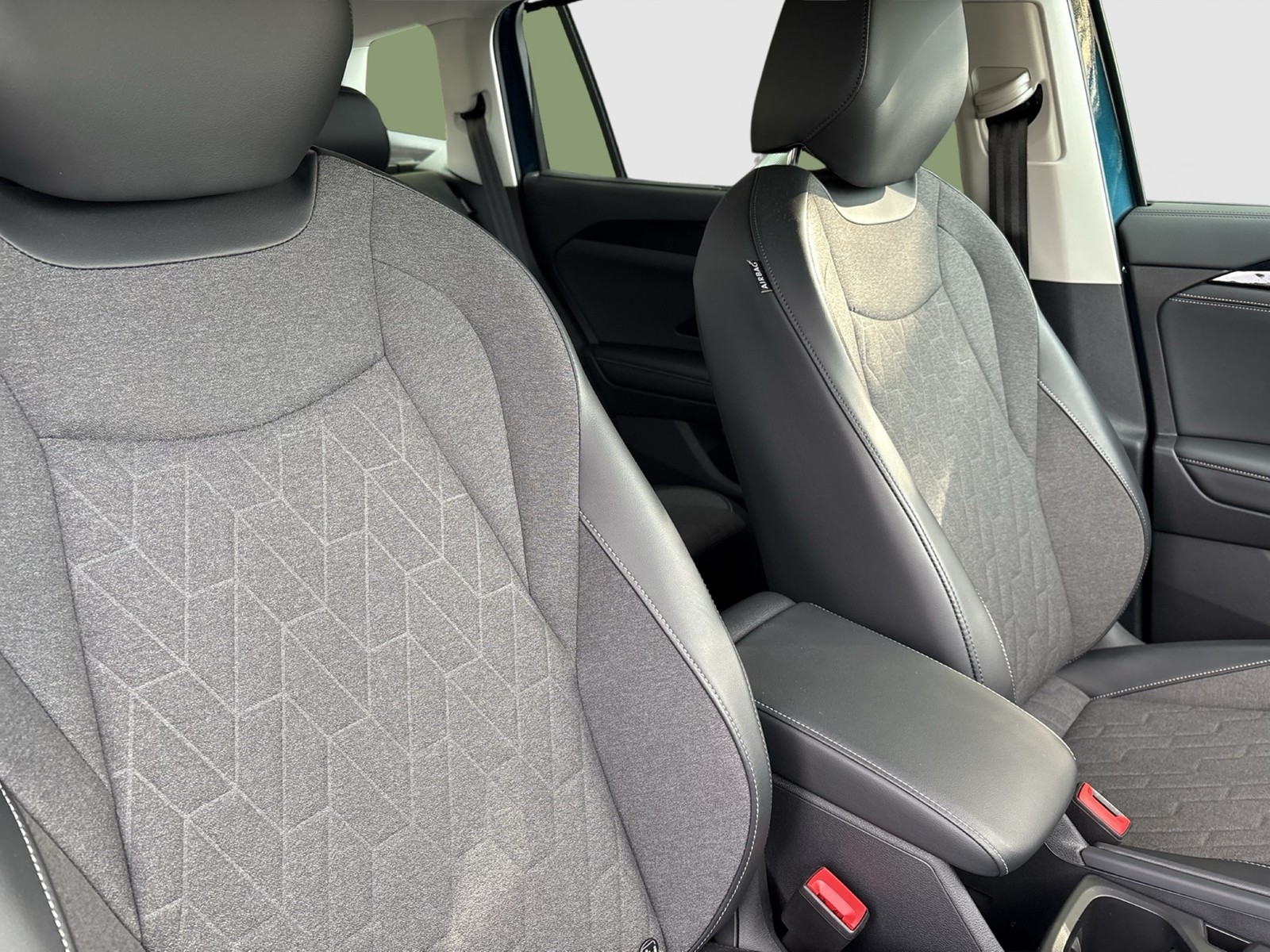 Volkswagen Tayron 1.5 HYBRID LIFE AHK CAM ACC CARPLAY