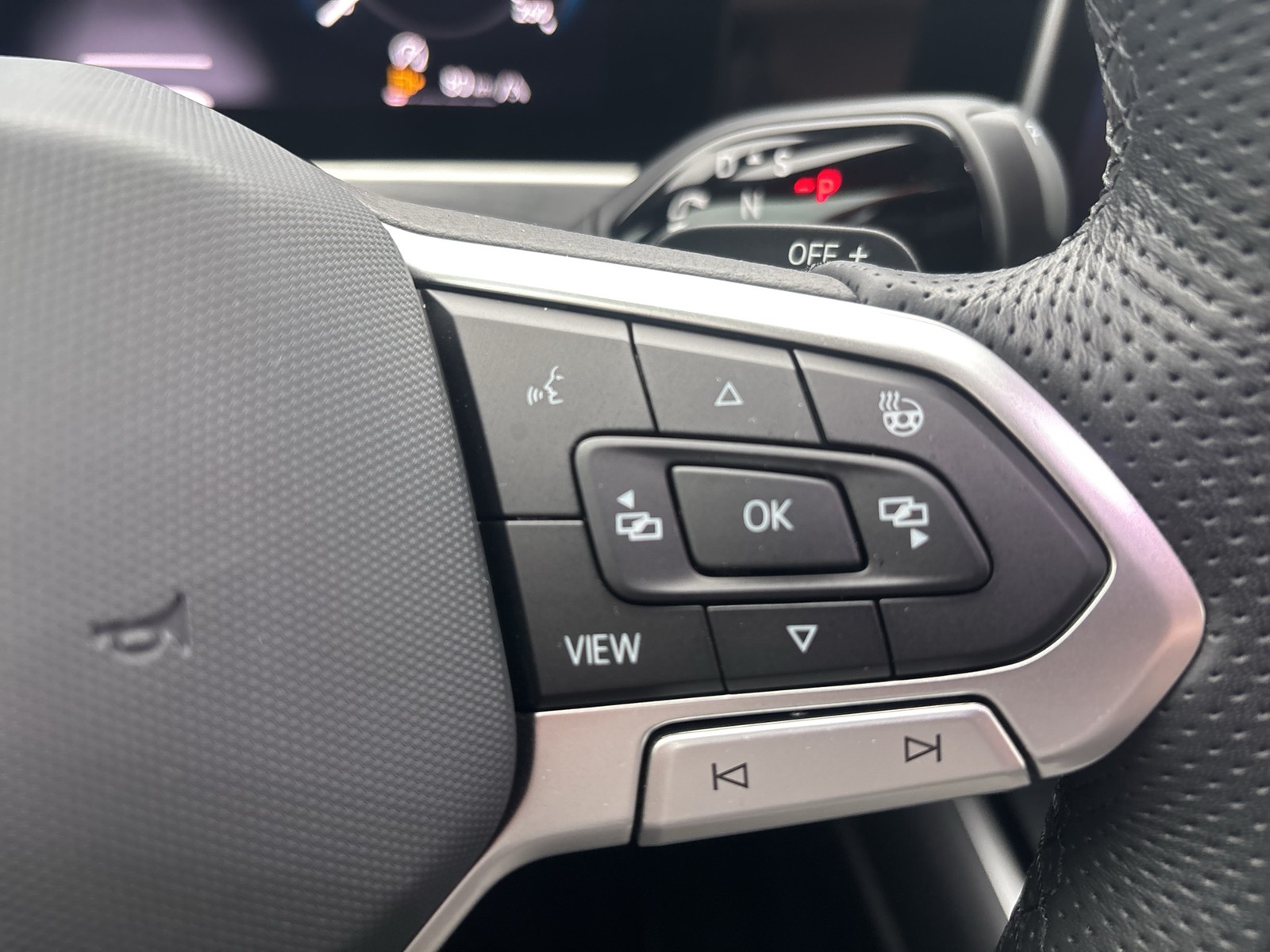 Volkswagen Passat Variant 2.0 R-LINE 4X4 NEUES MODELL PANO