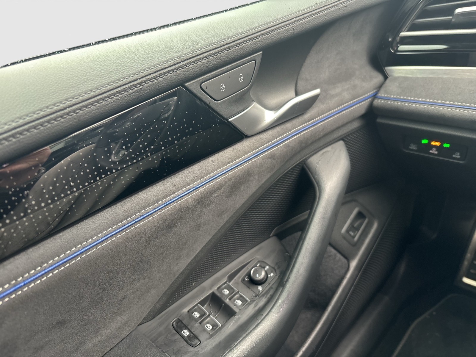 Volkswagen Passat Variant 2.0 R-LINE 4X4 NEUES MODELL PANO