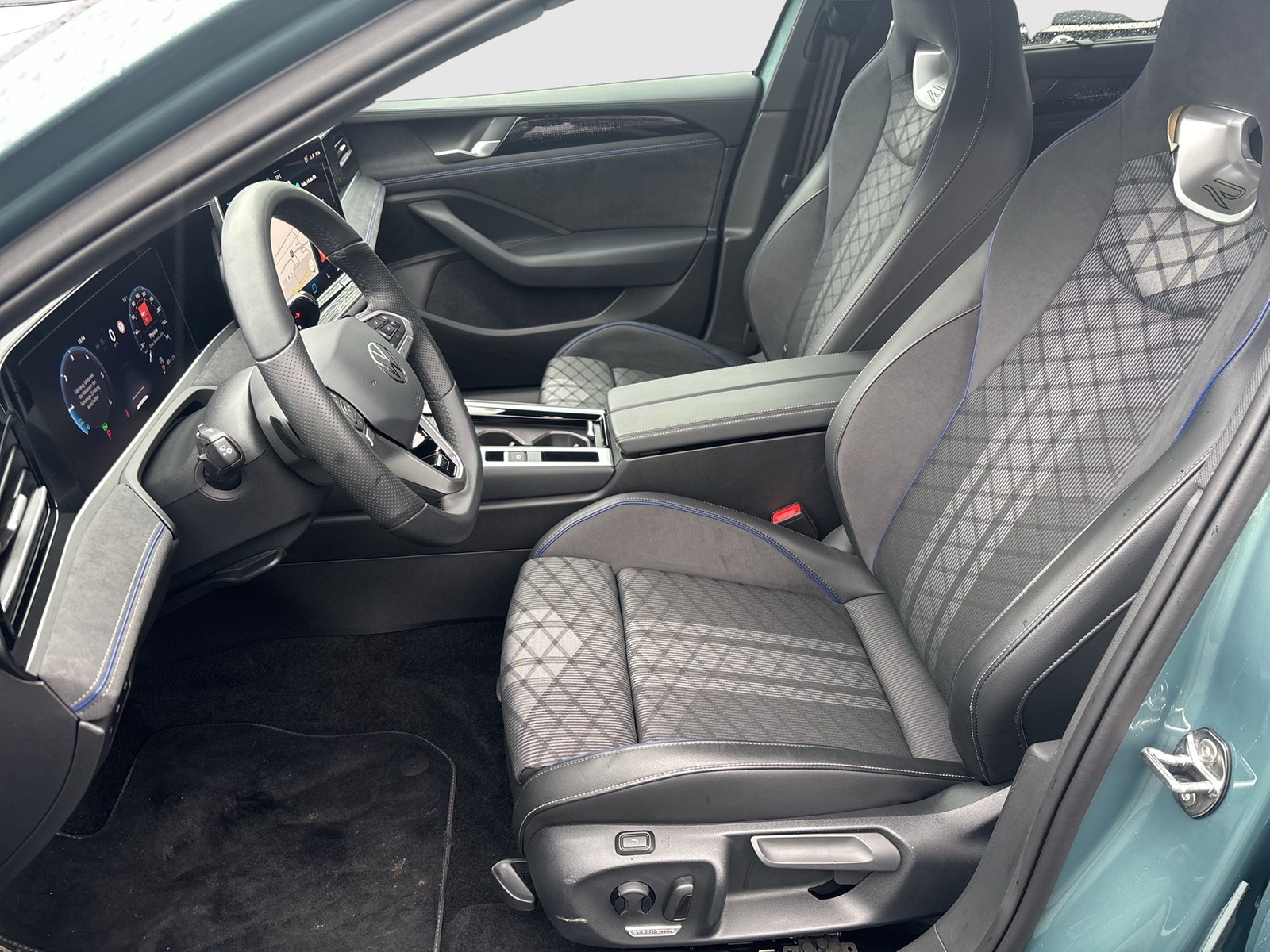 Volkswagen Passat Variant 2.0 R-LINE 4X4 NEUES MODELL PANO