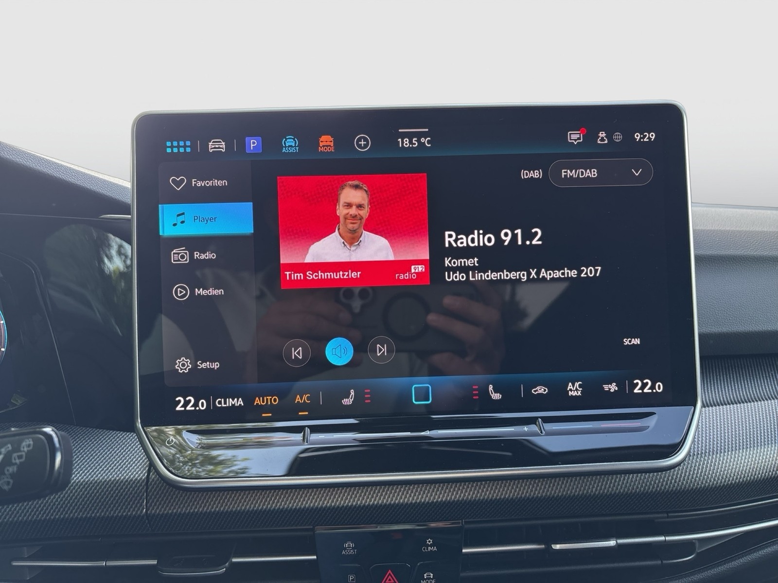 Volkswagen Golf VIII 1.5 eTSI R-LINE CAM ACC CARPLAY LM17