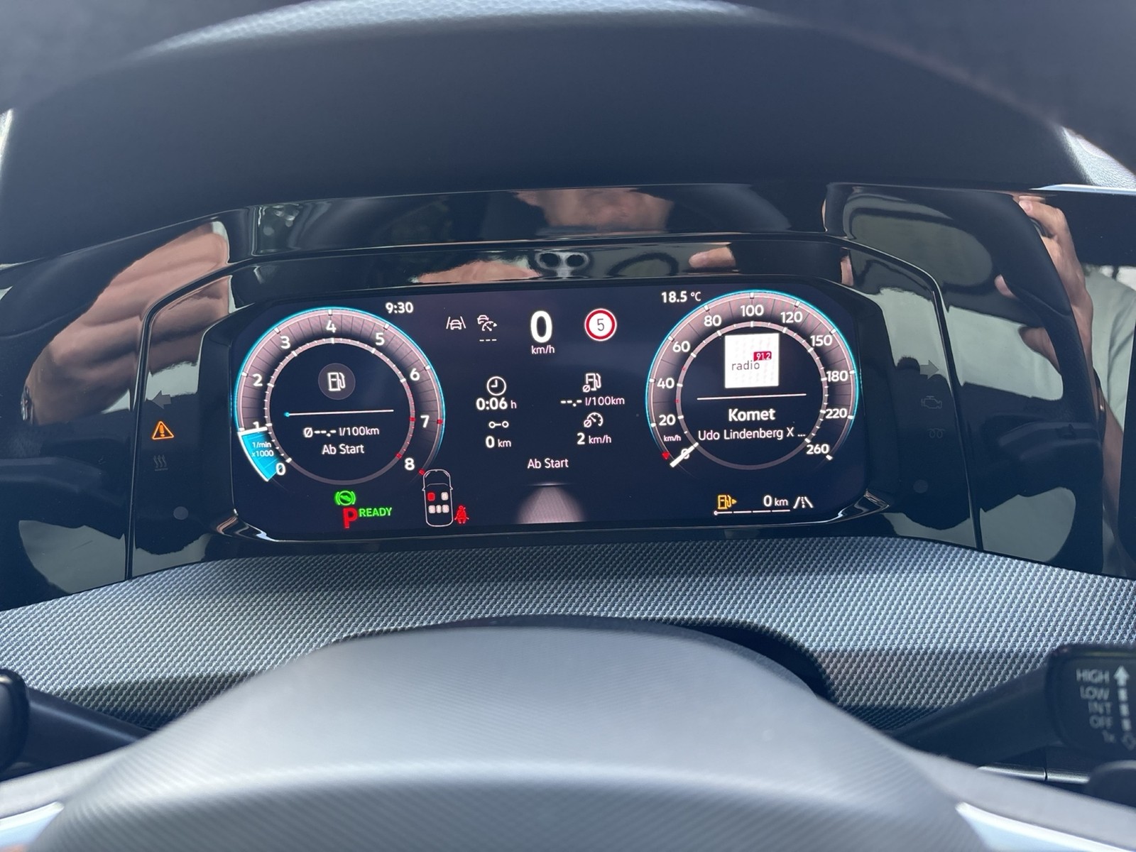 Volkswagen Golf VIII 1.5 eTSI R-LINE CAM ACC CARPLAY LM17
