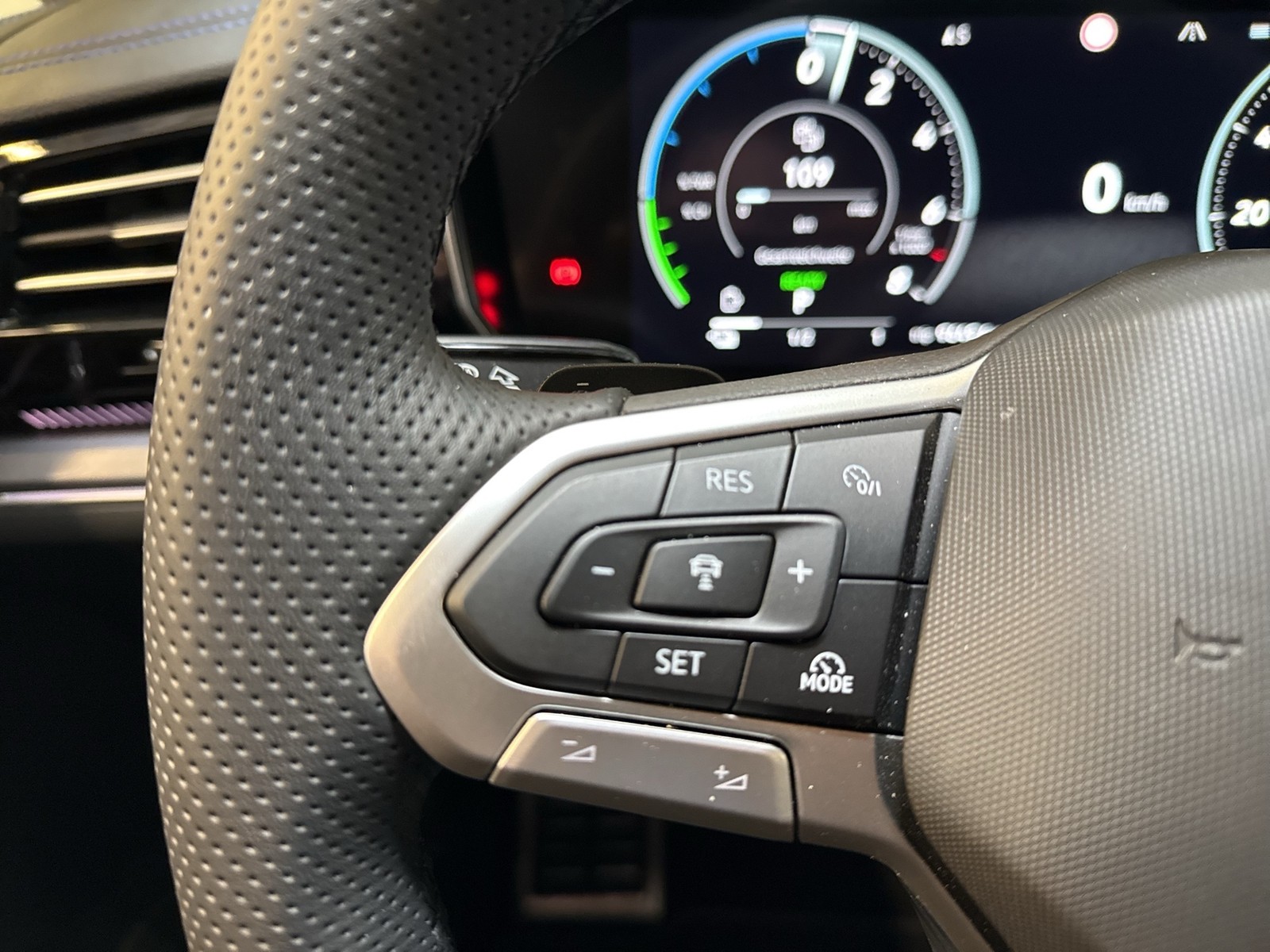 Volkswagen Touareg HYBRID R DYNAUDIO AHK 360°CAM ACC LM21