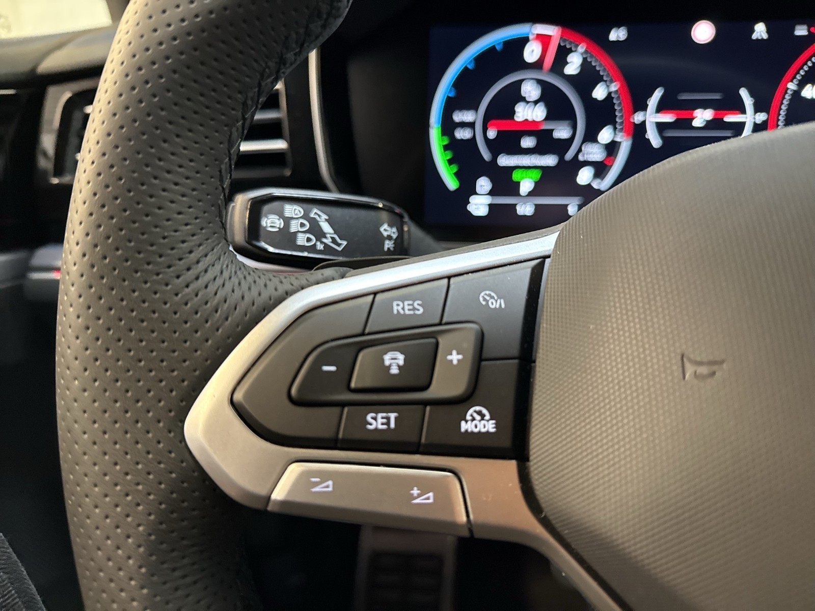 Volkswagen Touareg HYBRID R DYNAUDIO AHK 360°CAM ACC LM21