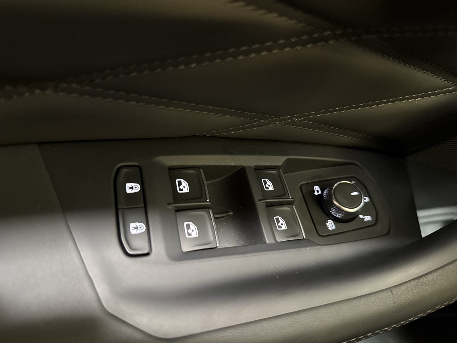 Volkswagen Touareg HYBRID R DYNAUDIO AHK 360°CAM ACC LM21