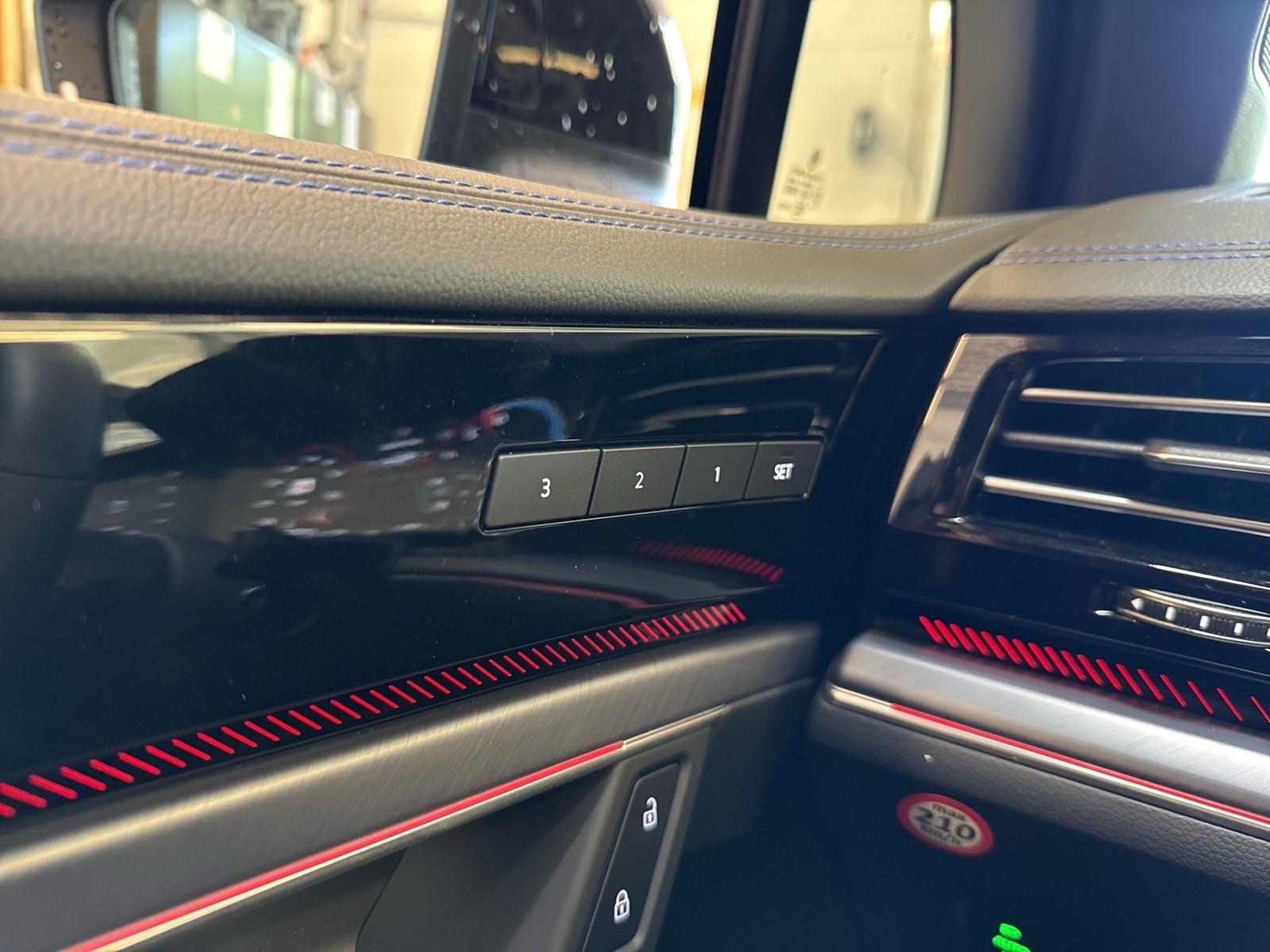 Volkswagen Touareg HYBRID R DYNAUDIO AHK 360°CAM ACC LM21