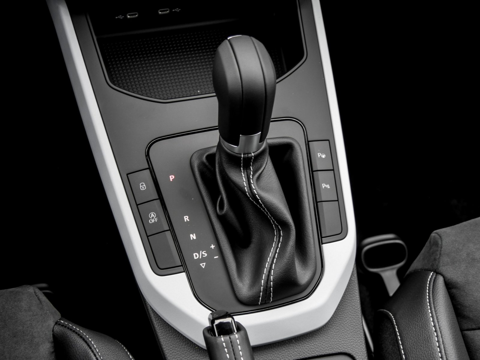 Seat Arona 1.0 ROAD EDITION DSG NAV LED 16ZOLL LM PDC