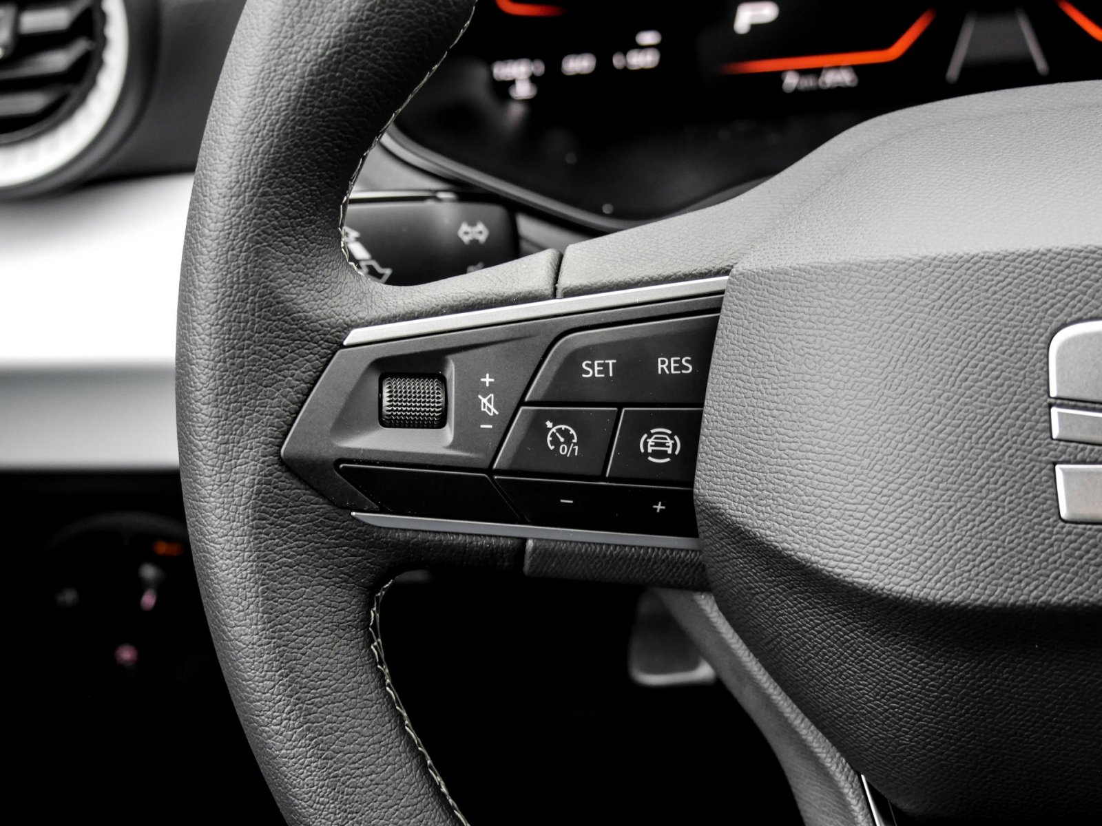 Seat Arona 1.0 ROAD EDITION DSG NAV LED 16ZOLL LM PDC