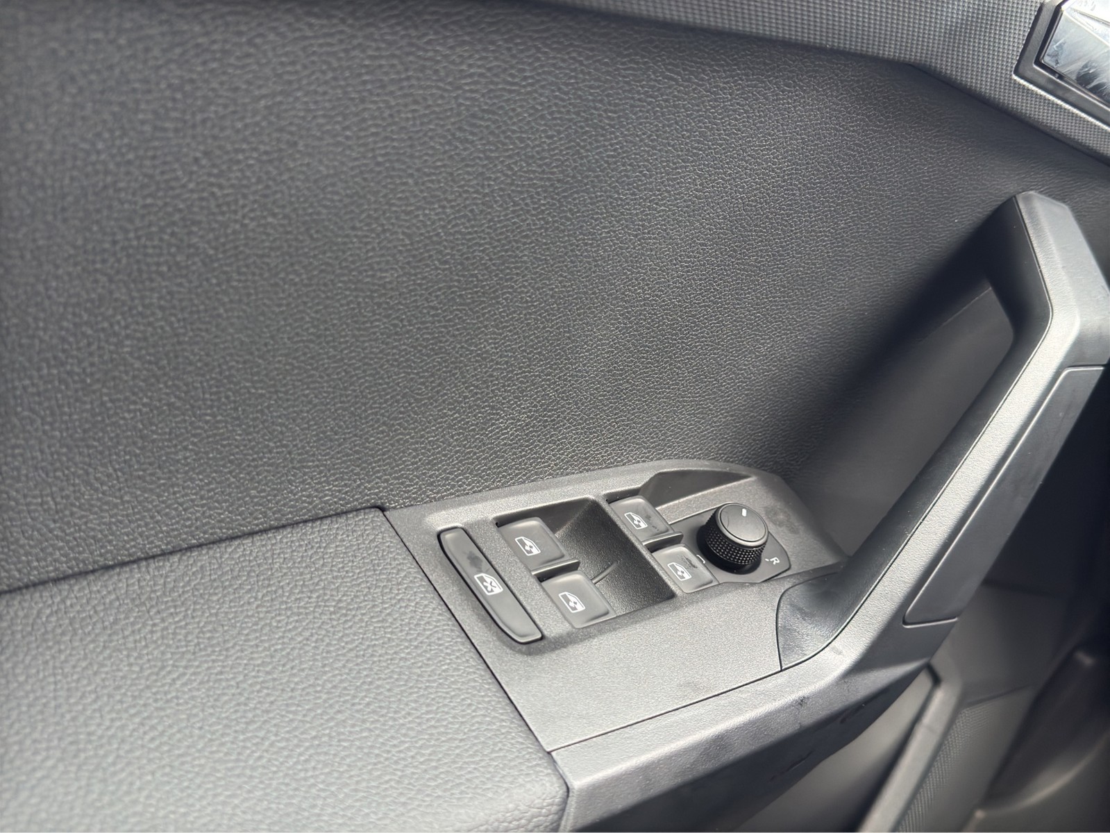 Seat Arona 1.0 ROAD EDITION KAMERA ALU17 NAVI SITZHZ