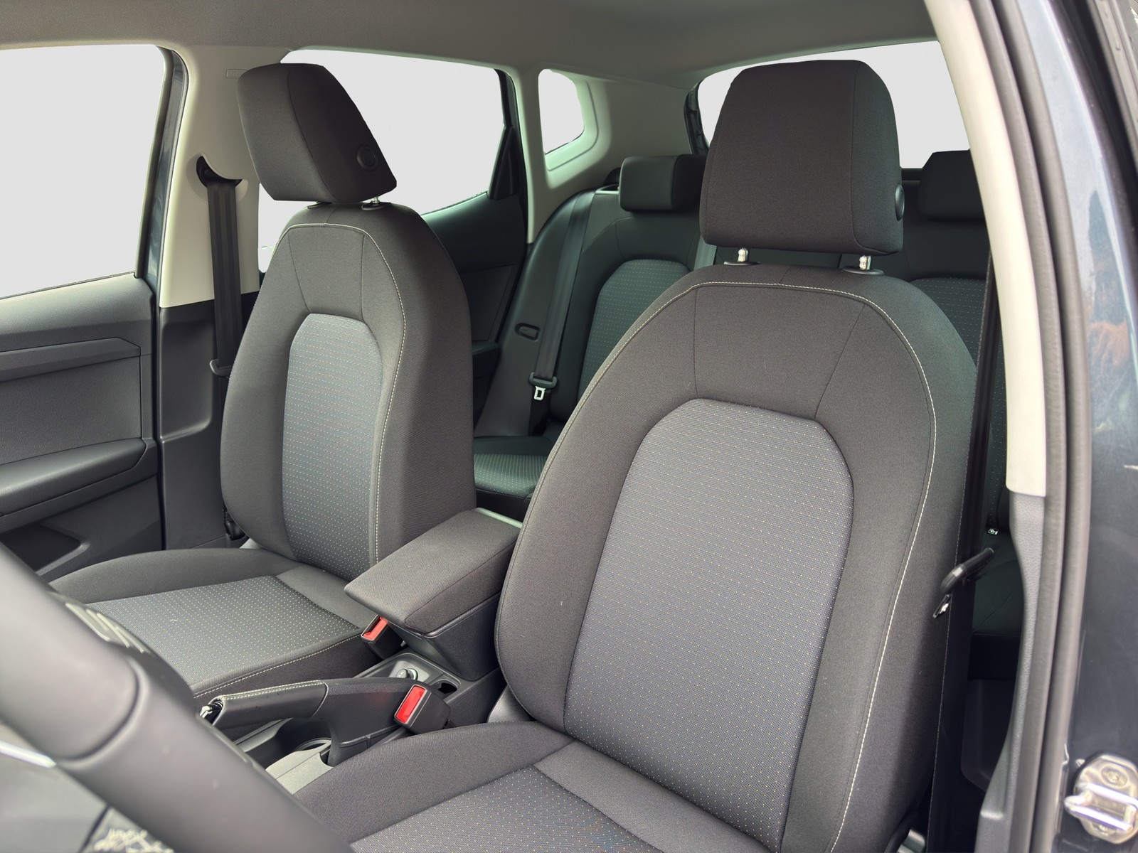 Seat Arona 1.0 ROAD EDITION KAMERA ALU17 NAVI SITZHZ