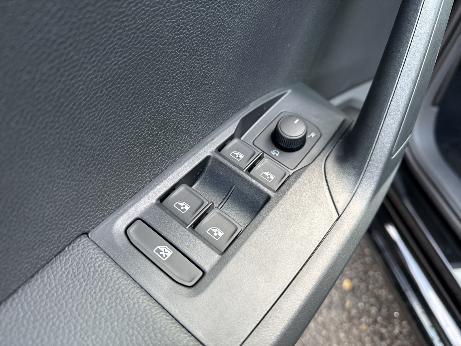 Seat Ibiza 1.0 ROAD EDITION DSG NAV PANO VOLL-LED RFK