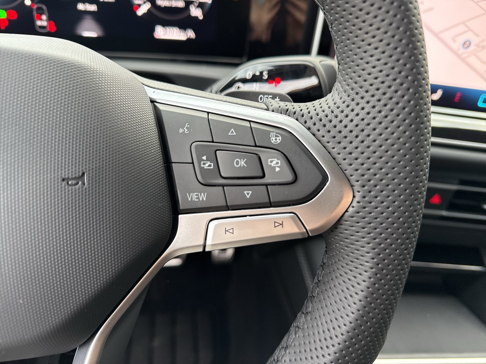 Volkswagen Tiguan 2.0 R-LINE DSG BLACKSTYLE MATRIXLED AHK