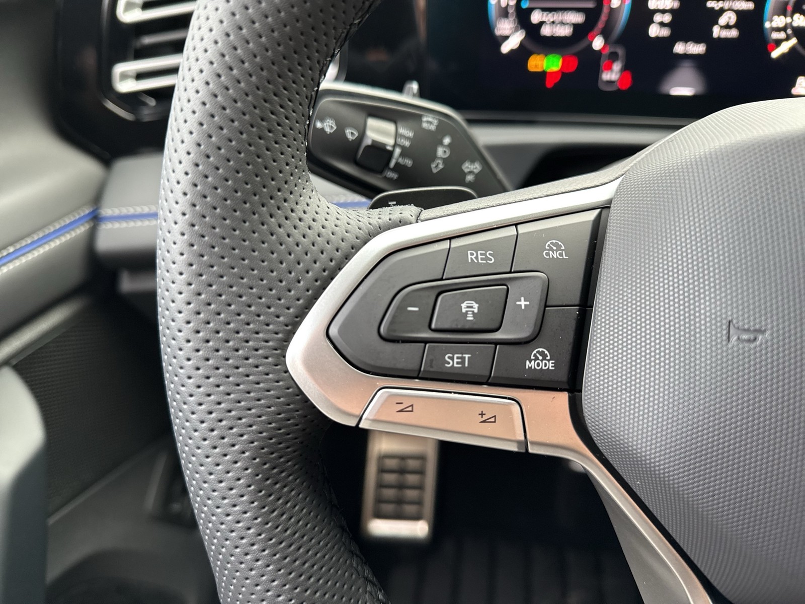 Volkswagen Tiguan 2.0 R-LINE DSG BLACKSTYLE MATRIXLED AHK