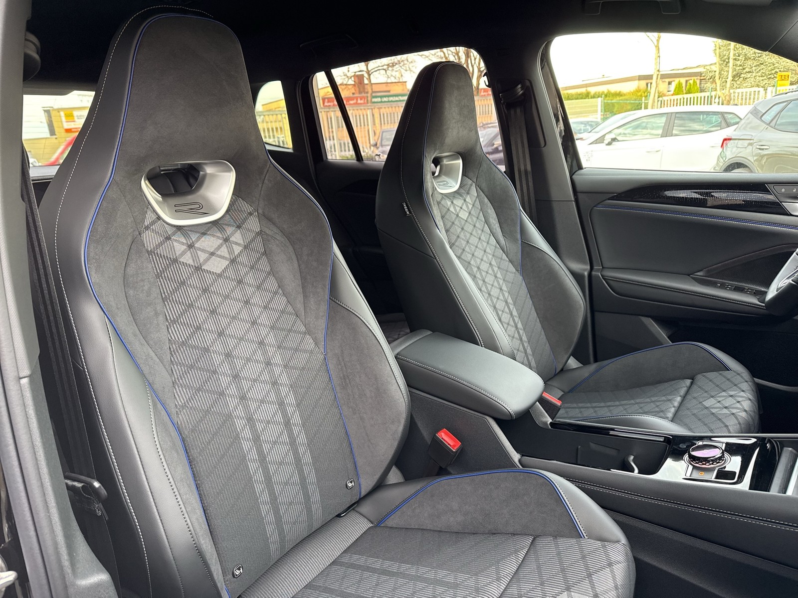 Volkswagen Tiguan 2.0 R-LINE DSG BLACKSTYLE MATRIXLED AHK