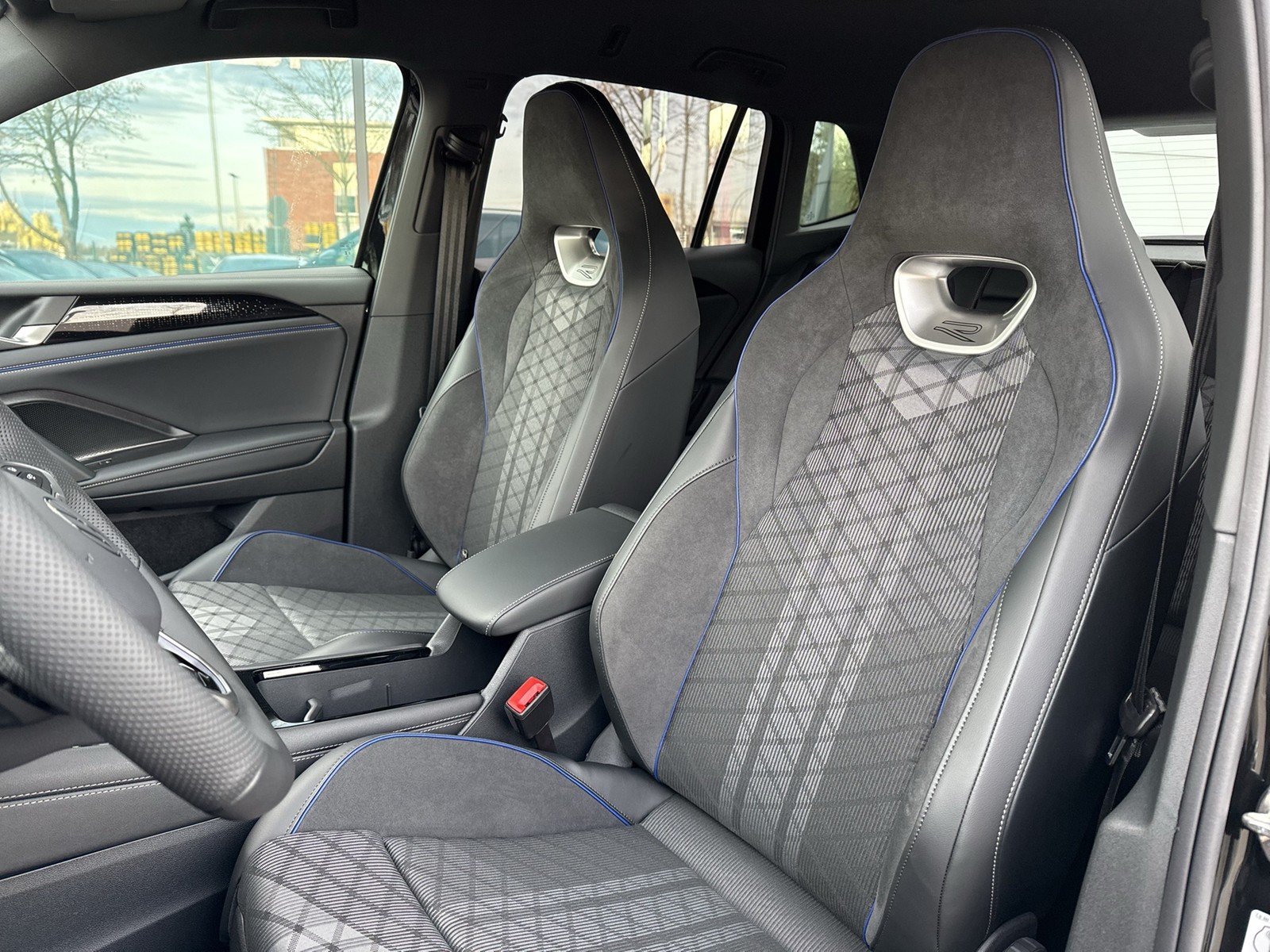 Volkswagen Tiguan 2.0 R-LINE DSG BLACKSTYLE MATRIXLED AHK