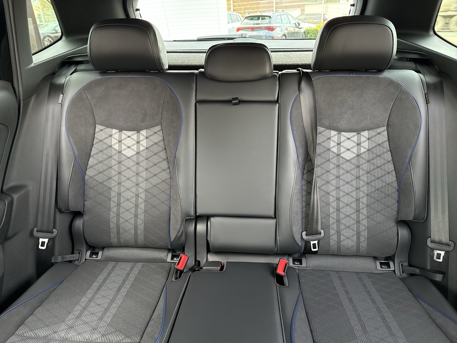 Volkswagen Tiguan 2.0 R-LINE DSG BLACKSTYLE MATRIXLED AHK