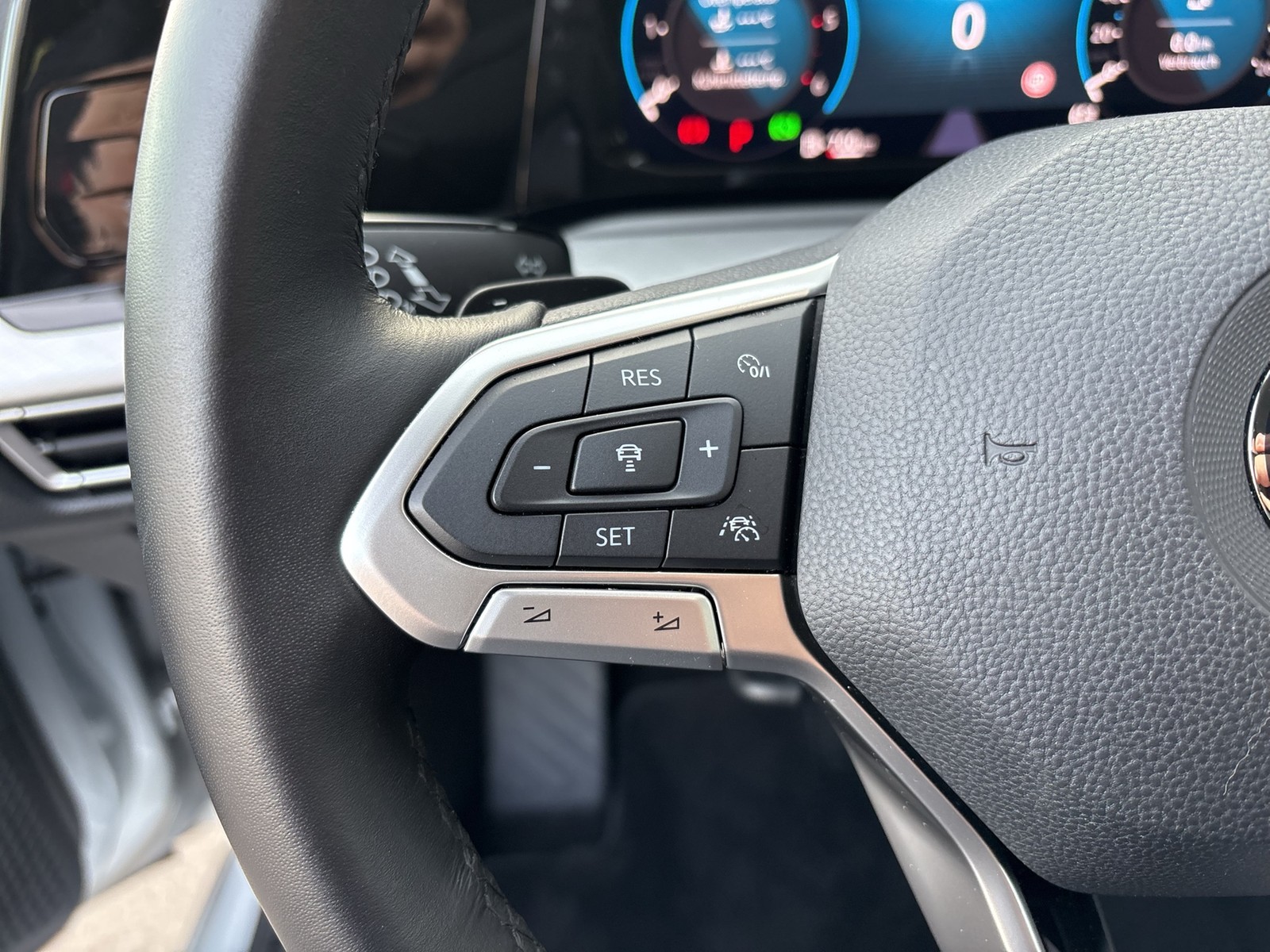 Volkswagen Golf Variant VIII 2.0 LIFE ACC NAVI ALU SITZHEIZ